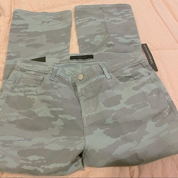 J Brand
Selena Mid-Rise Crop Bootcut Jeans - Picture 6 of 7